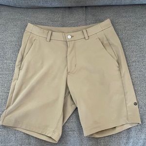 Lululemon men’s commission short 9”